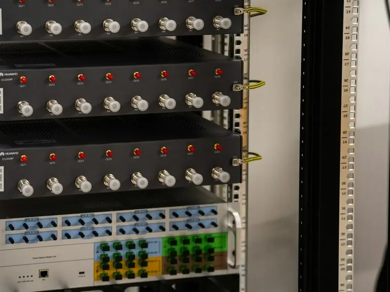 Network and storage infrastructure in a server rack